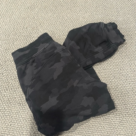 LULULEMON JOGGERS
Black Camo - Picture 1 of 3